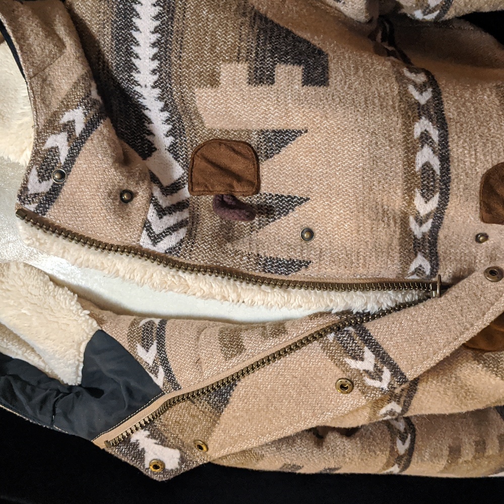 Host Pick🎉 Legendary Whitetails Winter Coat - Picture 8 of 16